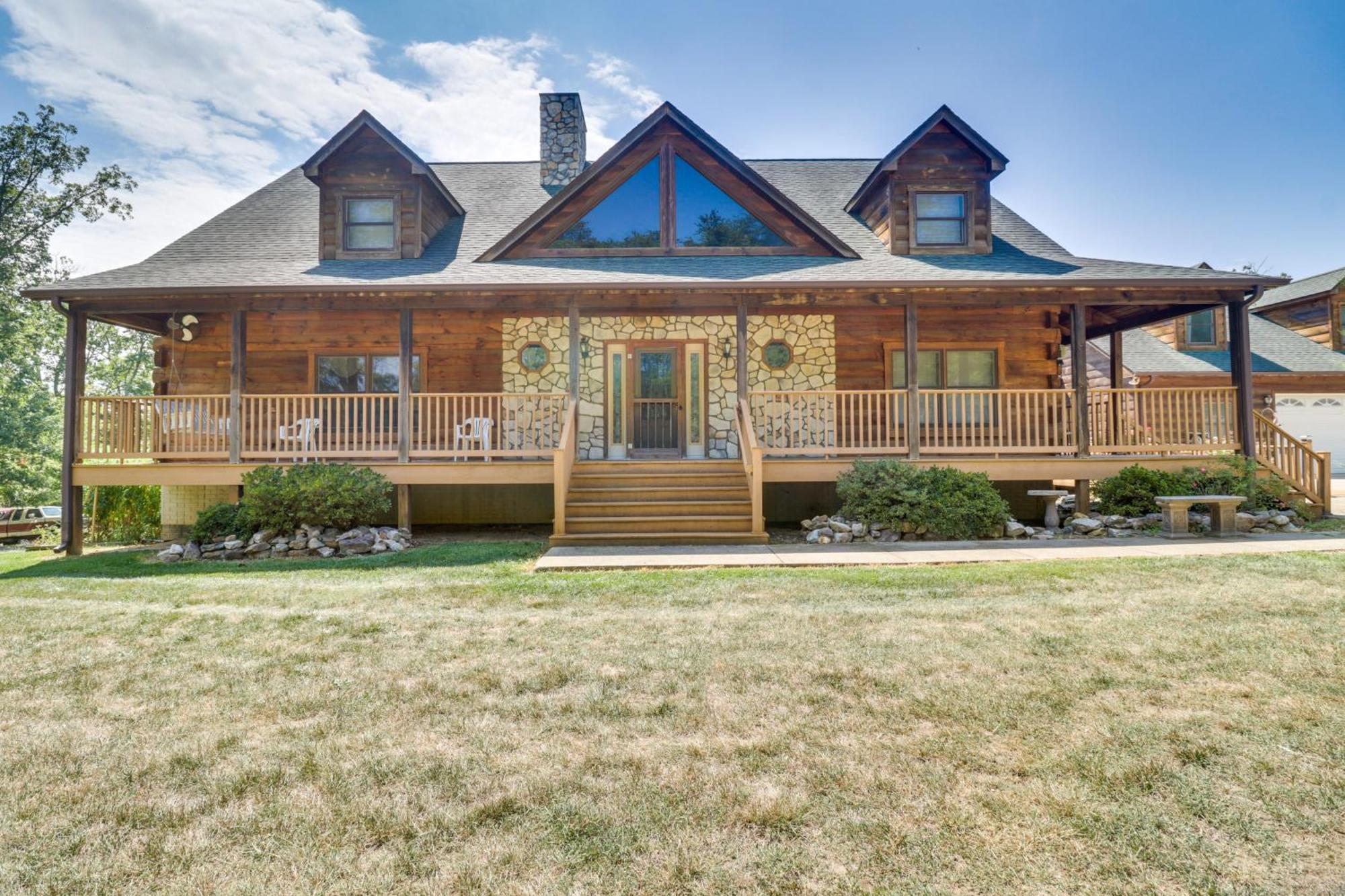 Pet Friendly Garnerland Home With Deck And Porch! 卢雷 外观 照片