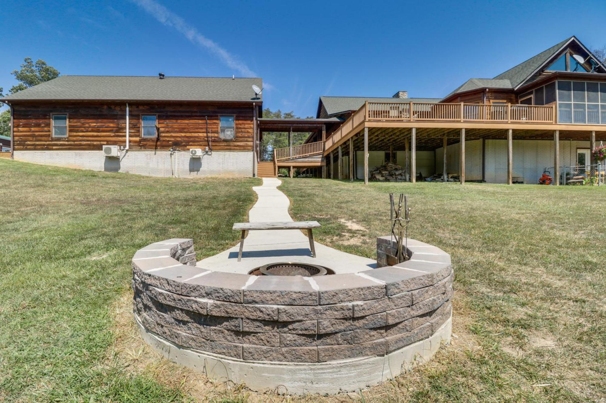 Pet Friendly Garnerland Home With Deck And Porch! 卢雷 外观 照片
