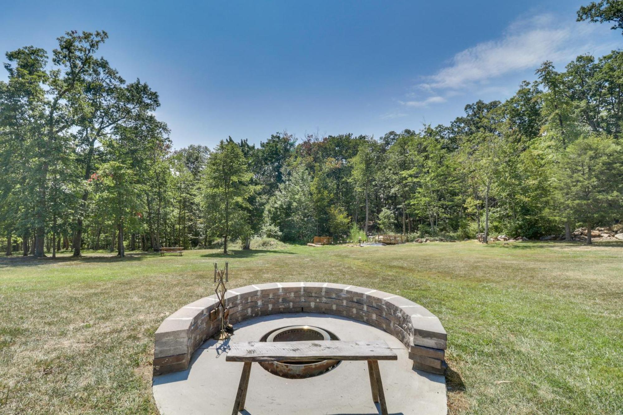 Pet Friendly Garnerland Home With Deck And Porch! 卢雷 外观 照片